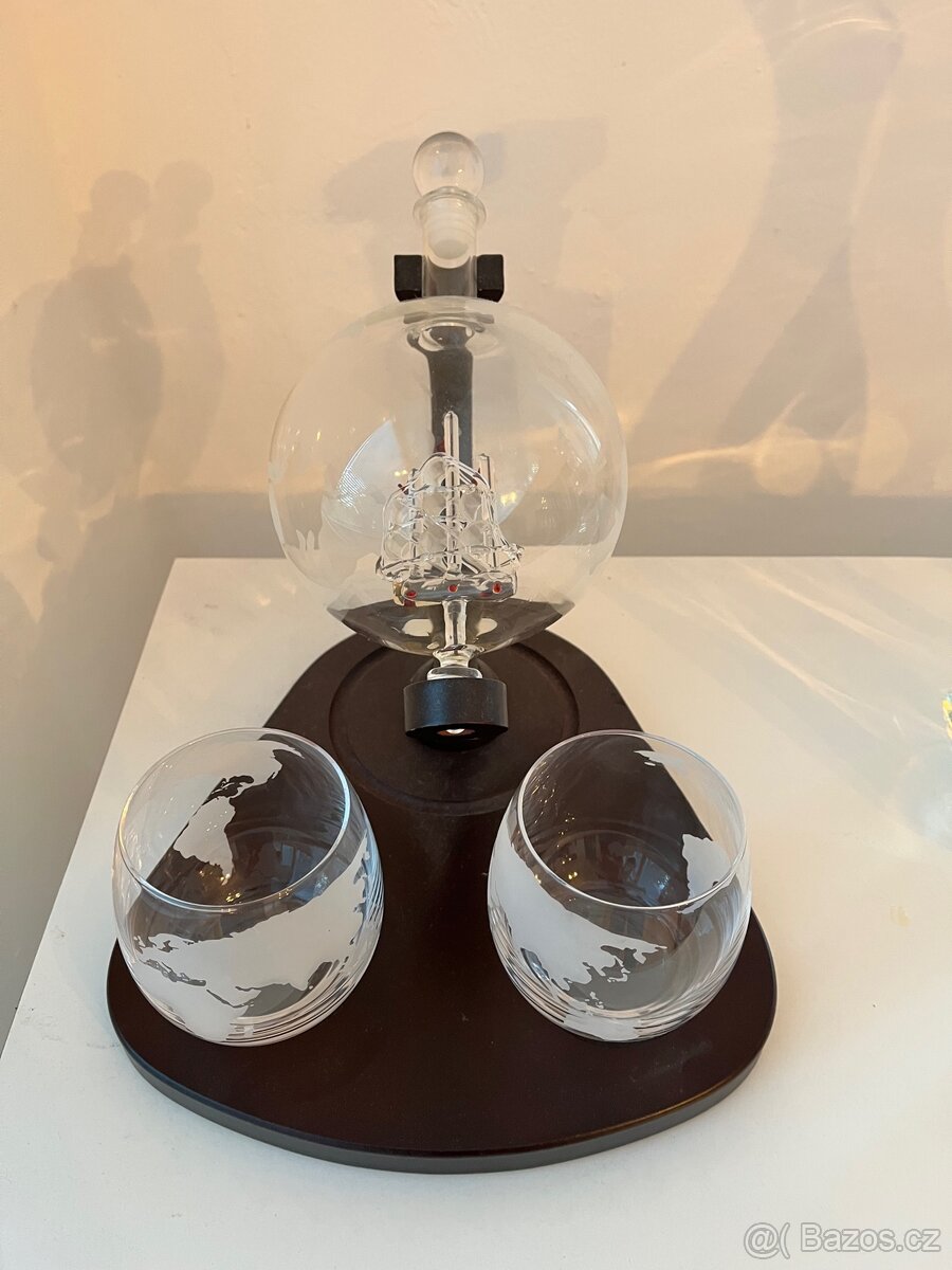 Skleněný set na rum – glóbus s lodí + 2 skleničky - 3