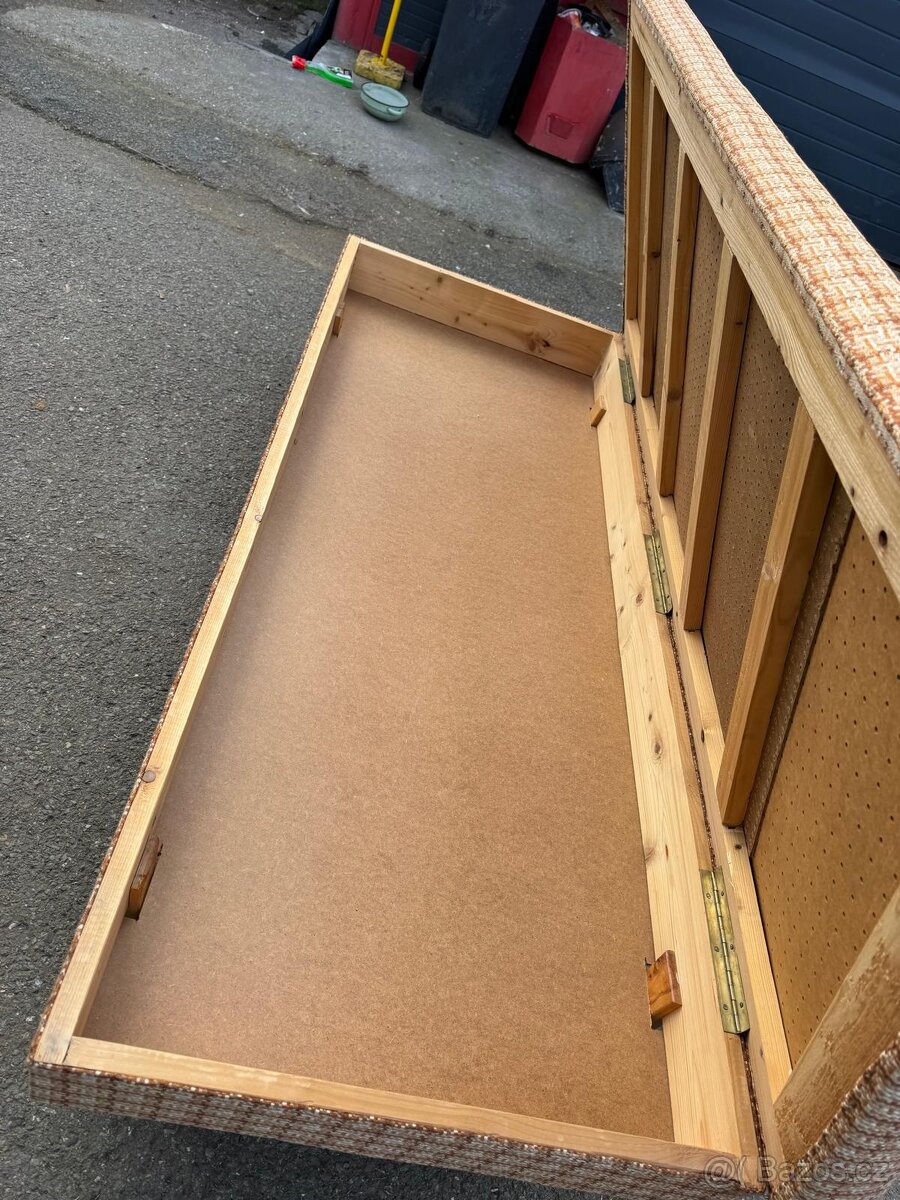 Gauč čalouněný s úložným prostorem - 3