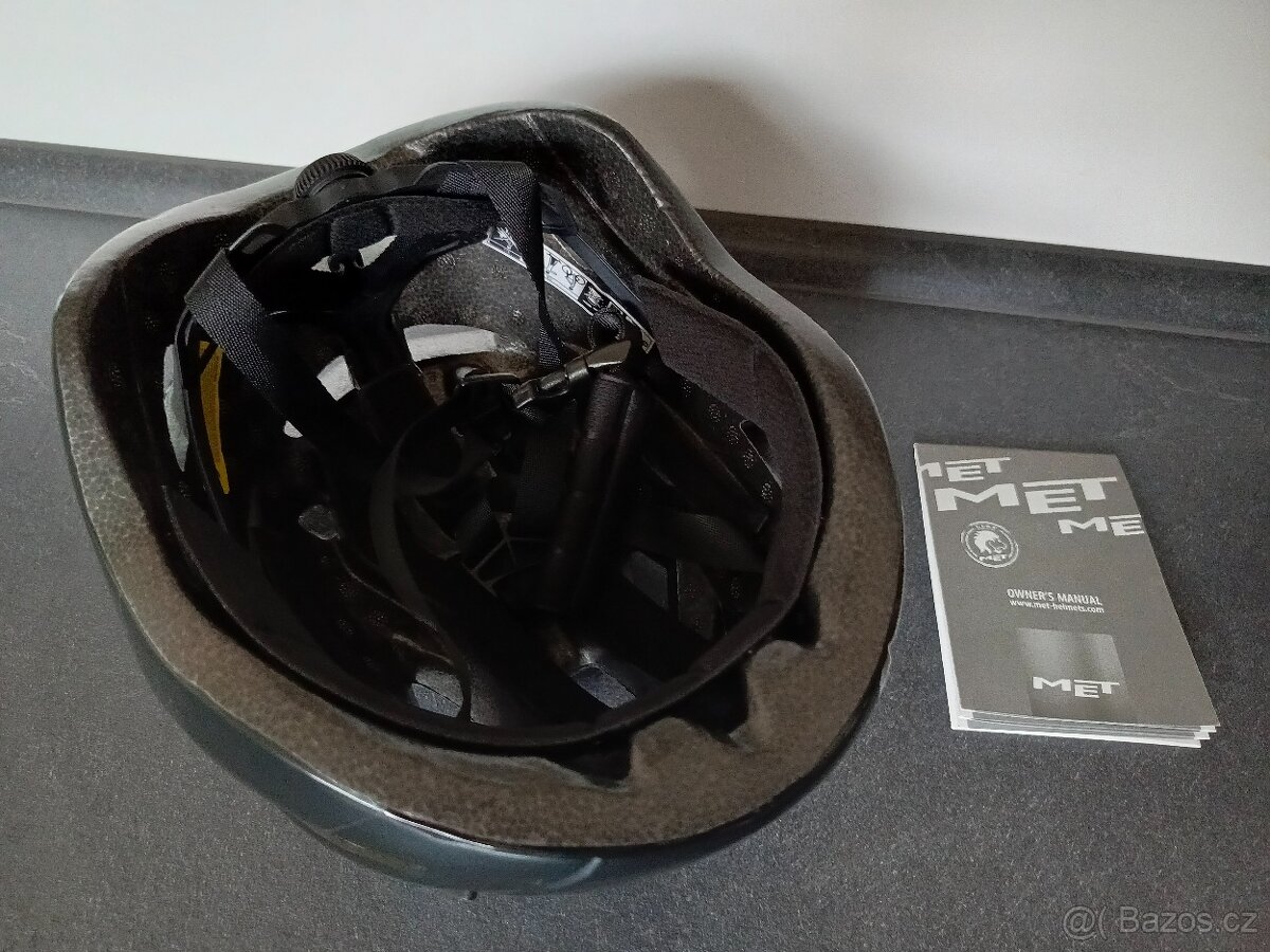 Přilba MET - 3