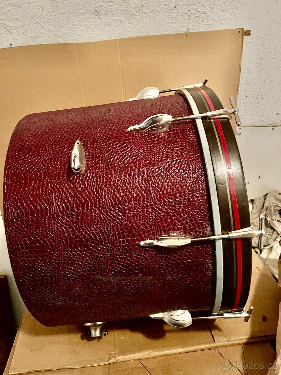 Buben na fandění. - 3