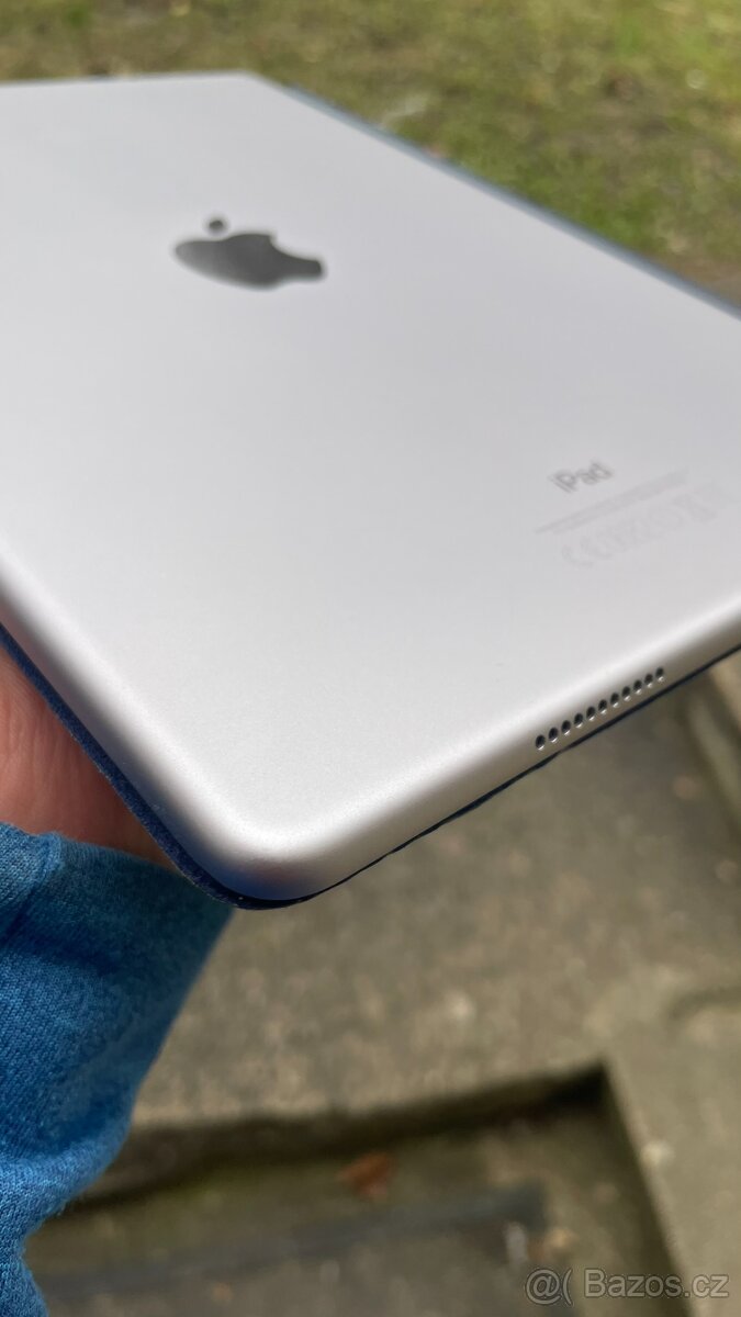 Apple iPad Pro 10.5" Wi-Fi , 64 GB, Space Gray model A1701 - 3