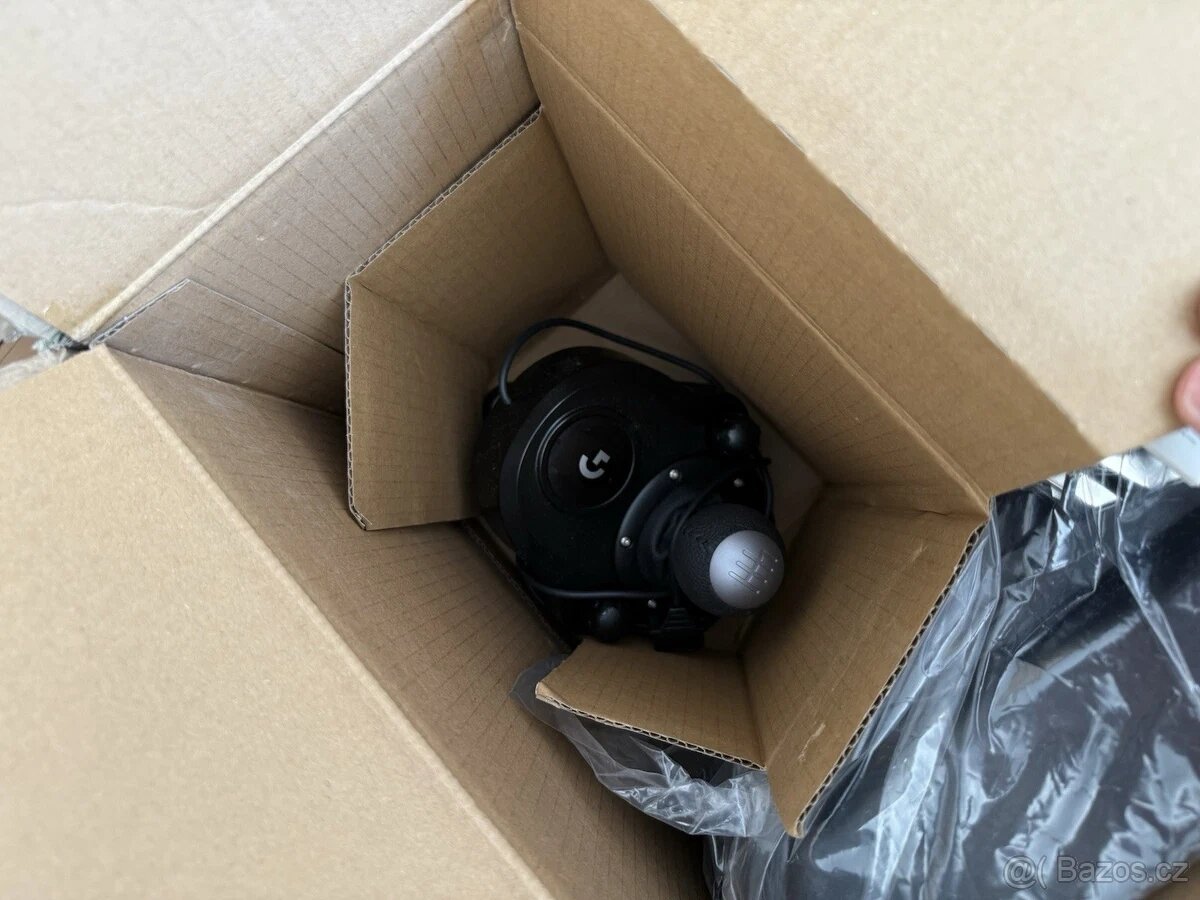 Závodní volant Logitech G923 Trueforce - vč. řadicí p - 3