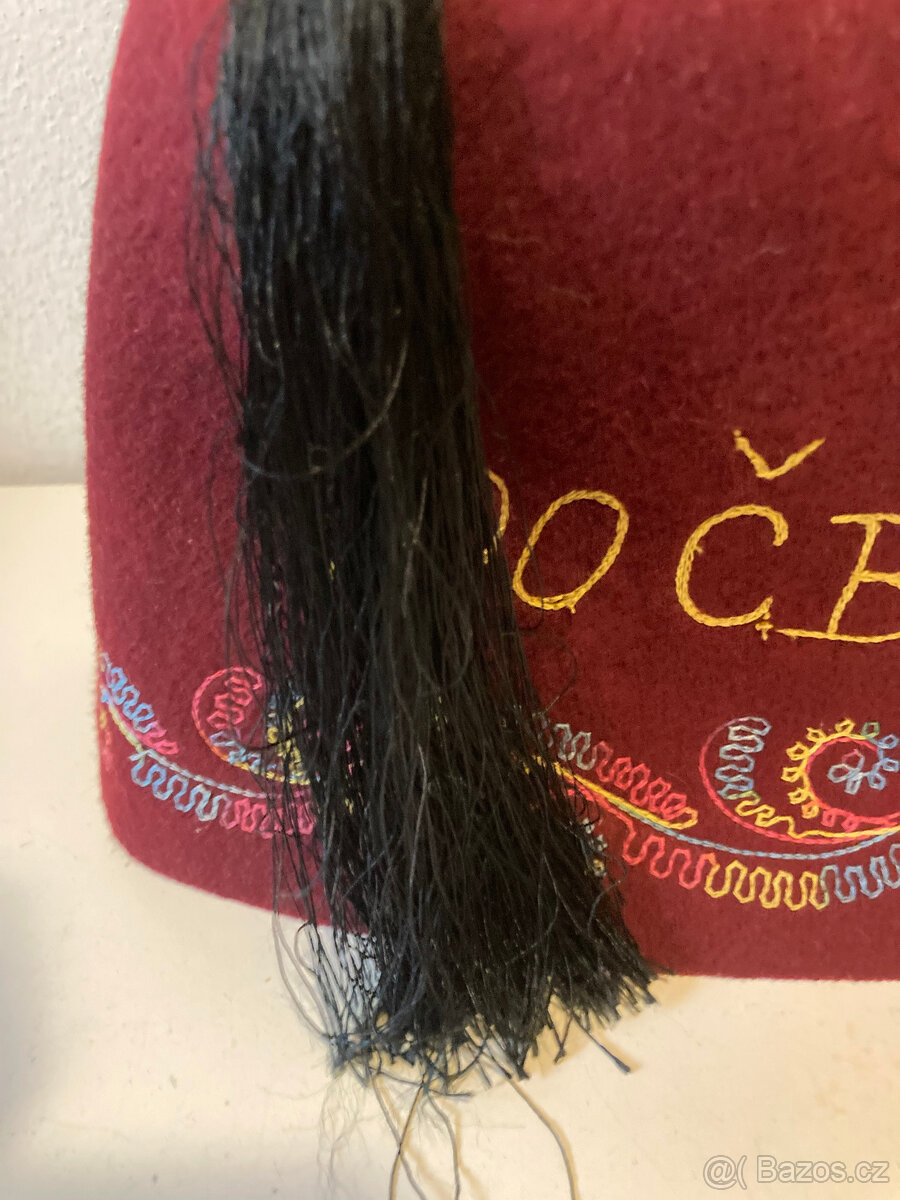 Fez, pokrývka hlavy, vyšívaný za 800 kč - 3