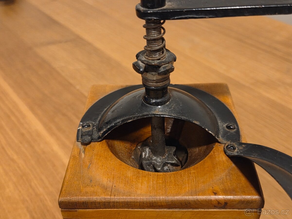 Ruční mlýnek na kávu - 3