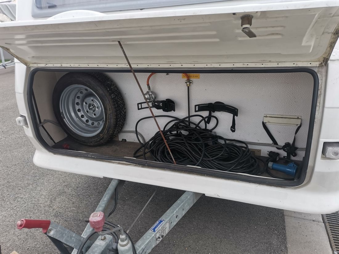 Obytný přívěs Adria 5003, Altea DS 390 - 3