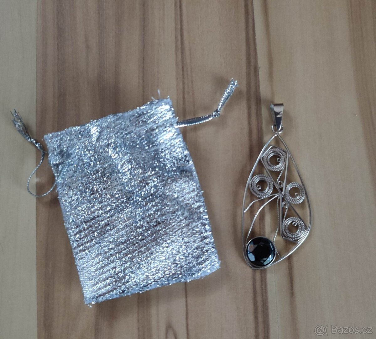 Starožitný stříbrný přívěsek filigrán s kamenem onyx - 3