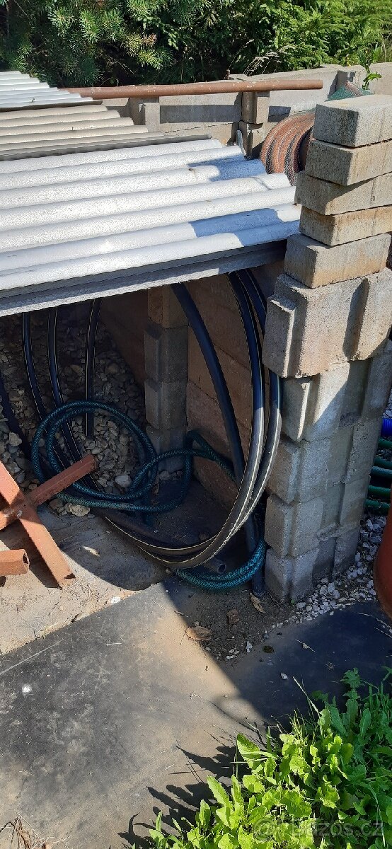 PE vodovodní potrubí a zbytky zahradních hadic 3/4" - 3