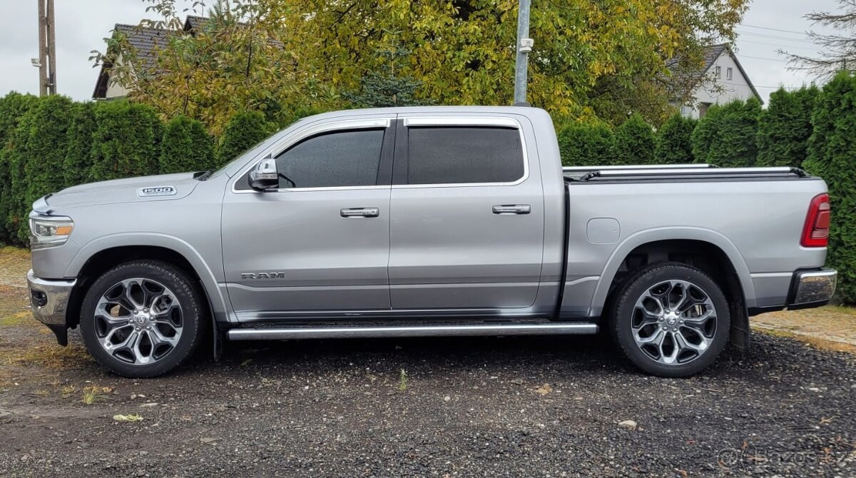 DODGE RAM 1500 5,7 HEMI LONGHORN  odpočet DPH