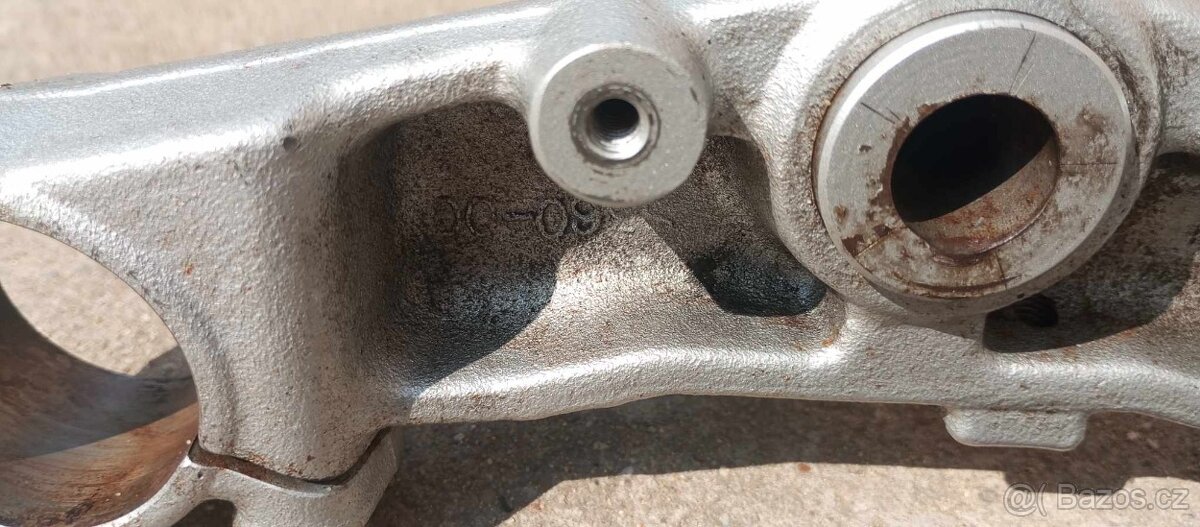 Spodní brýle předních tlumičů Suzuki SV650 - 3