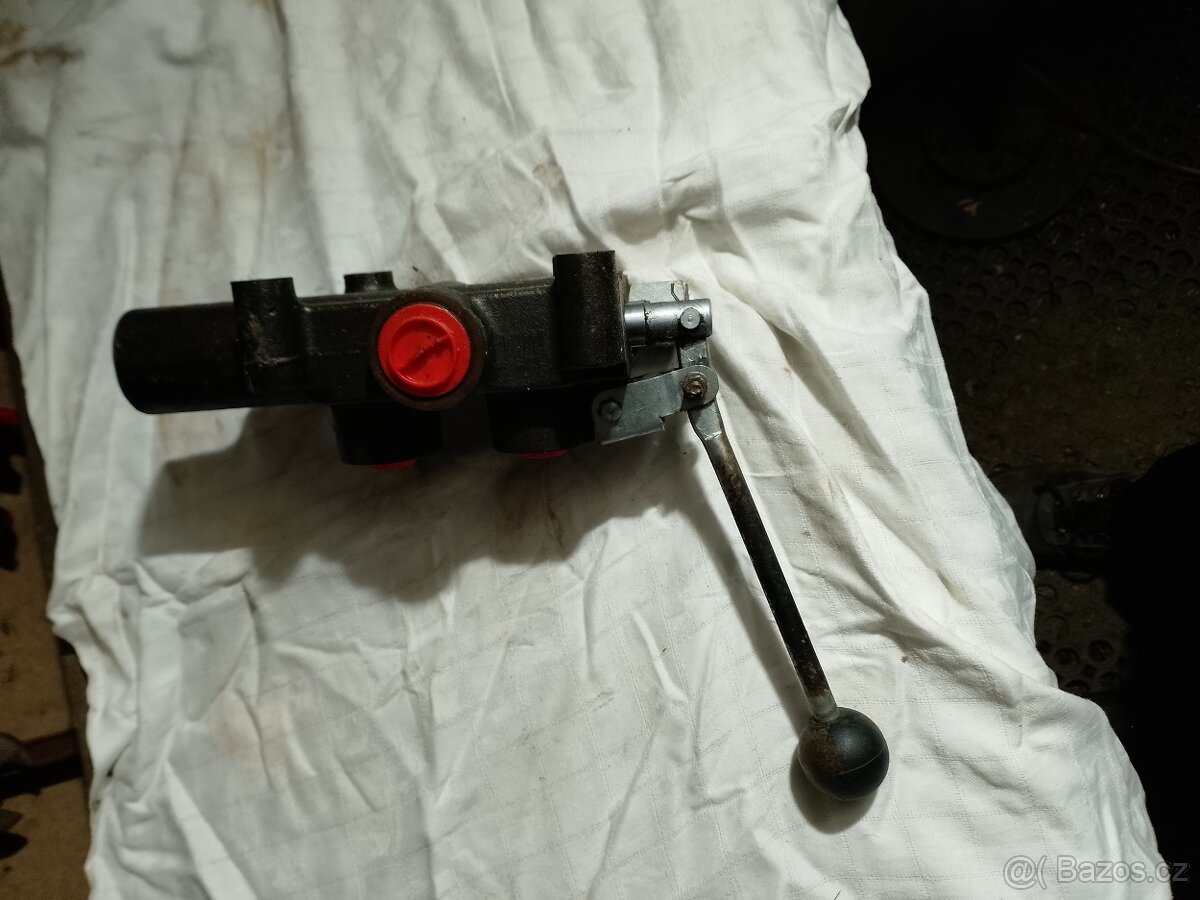 Poloautomaticky rozvaděč na štipačku - 3