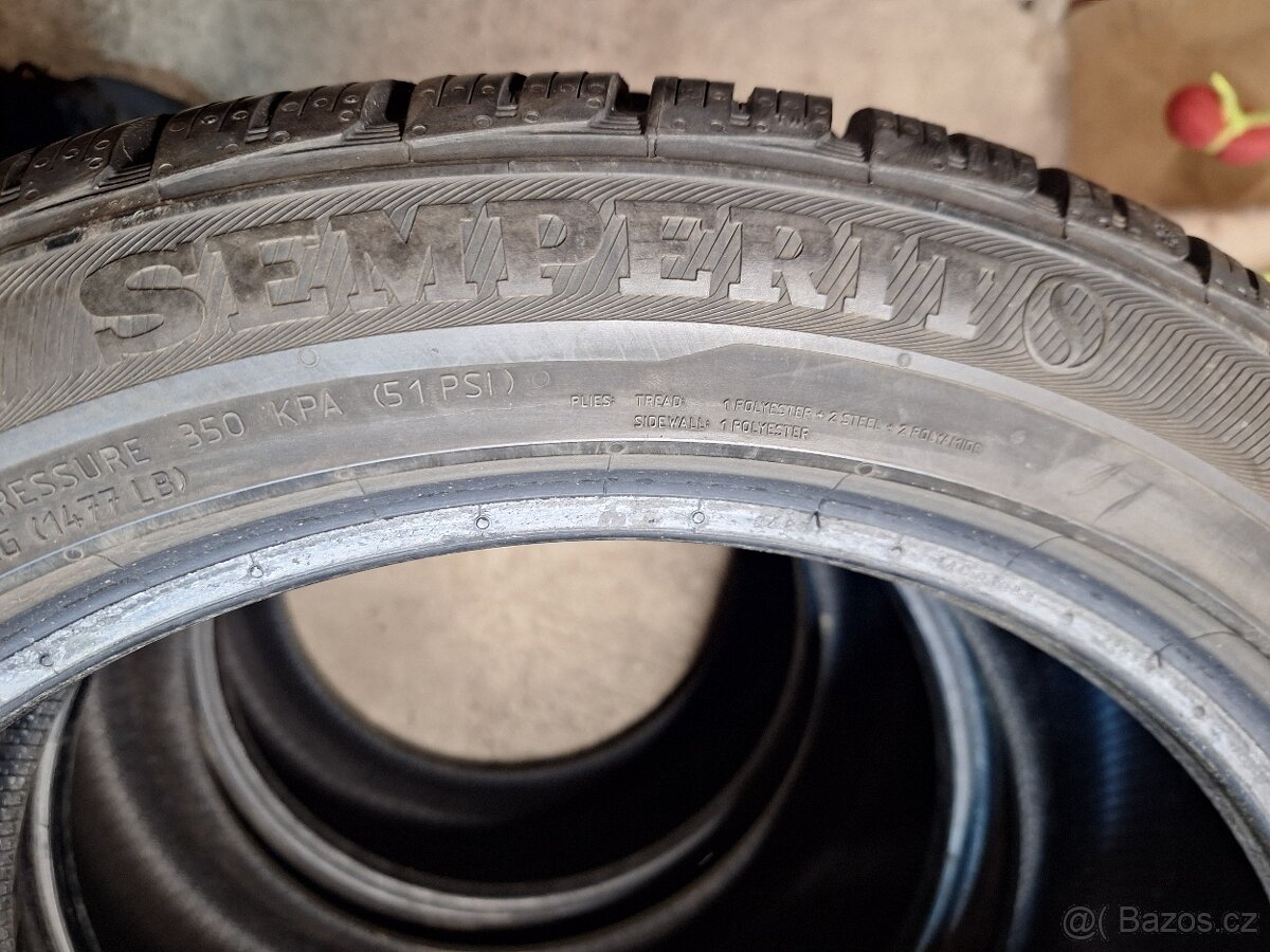 Prodám zimní pneu 225/45/17 Semperit - 3