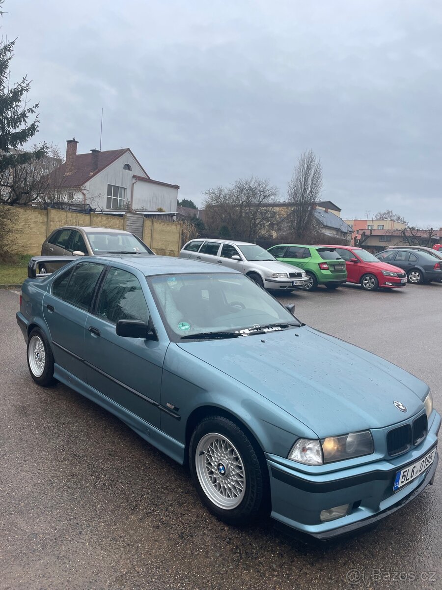 Bmw e36 318i sedan - 3