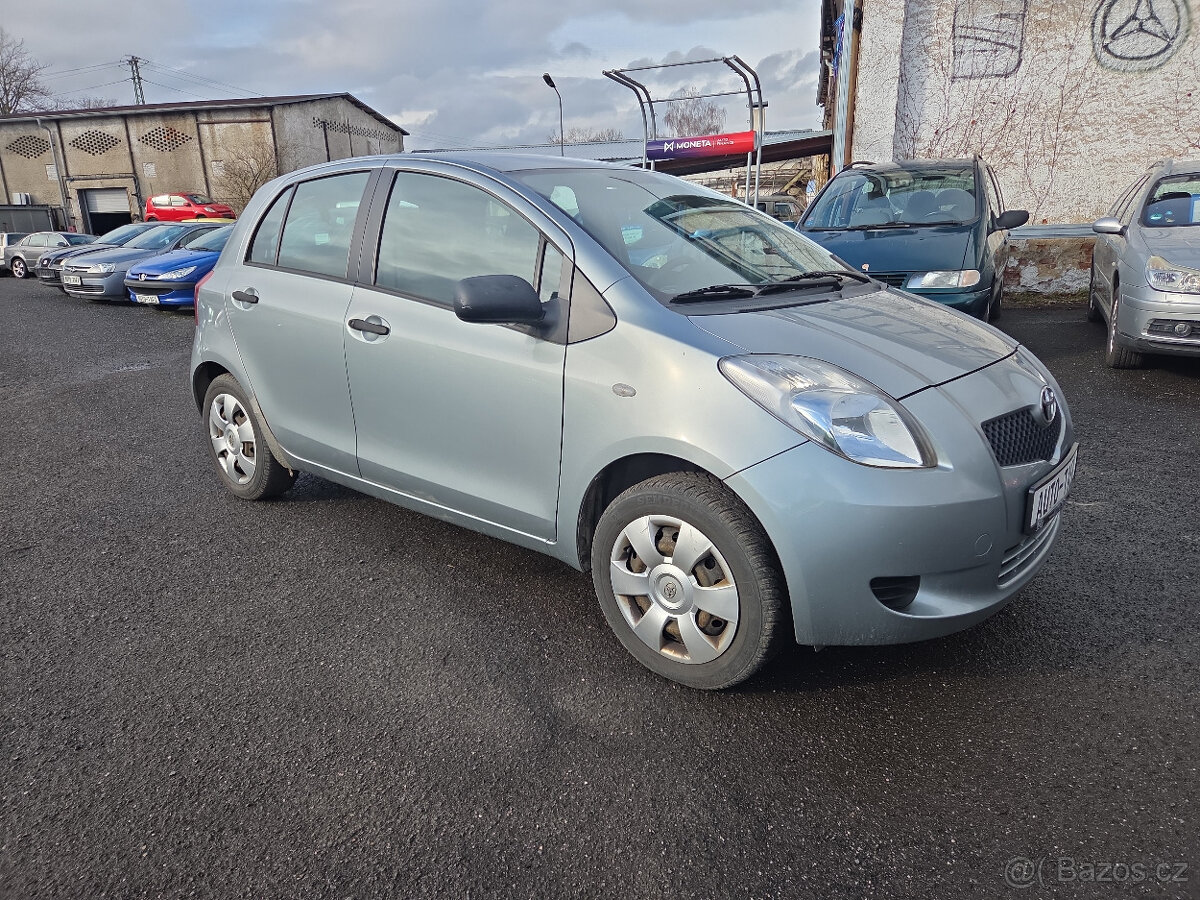 Toyota Yaris 1.3i (64 kW) - 3