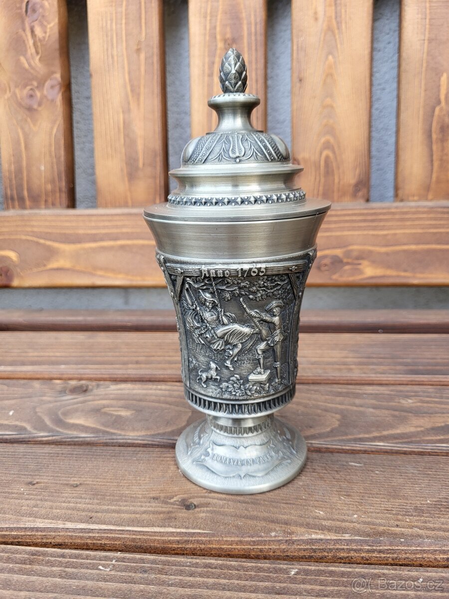 Cínový korbel s víčkem - 3