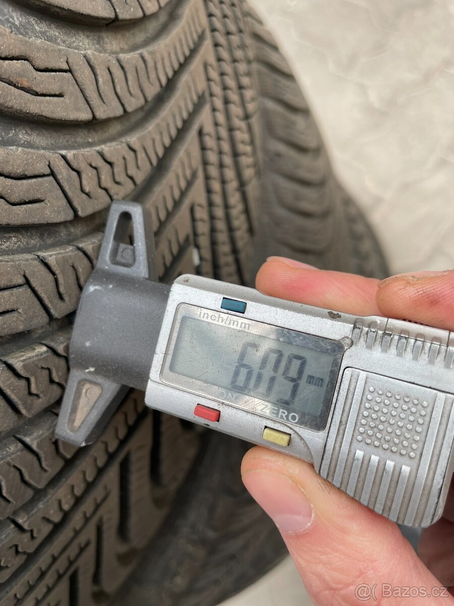 215/65R17 Michelin Alpin 5 - 6mm - 3