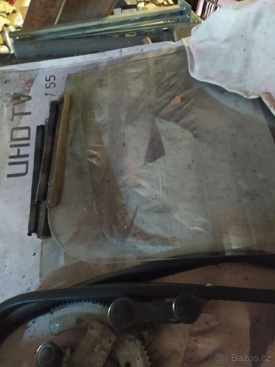 Ford 100 boční okno - 3