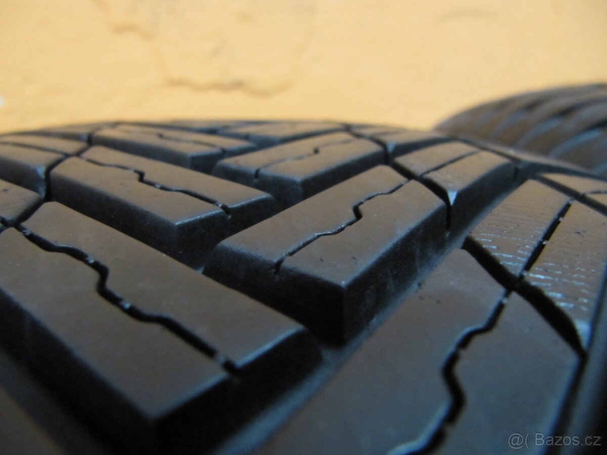Pneu 215/60/16 Nexen - 3