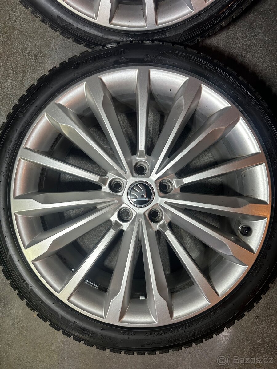 ALU Kola ŠKODA 5x112 R19 TRINIT Zánovní Zimní Pneu 235/40/19 - 3