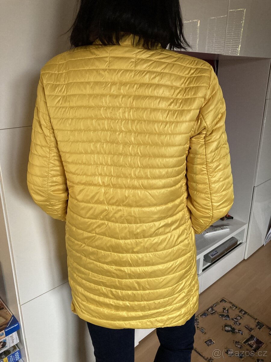 žlutý prošívaný kabát Reserved vel. 42 - 3