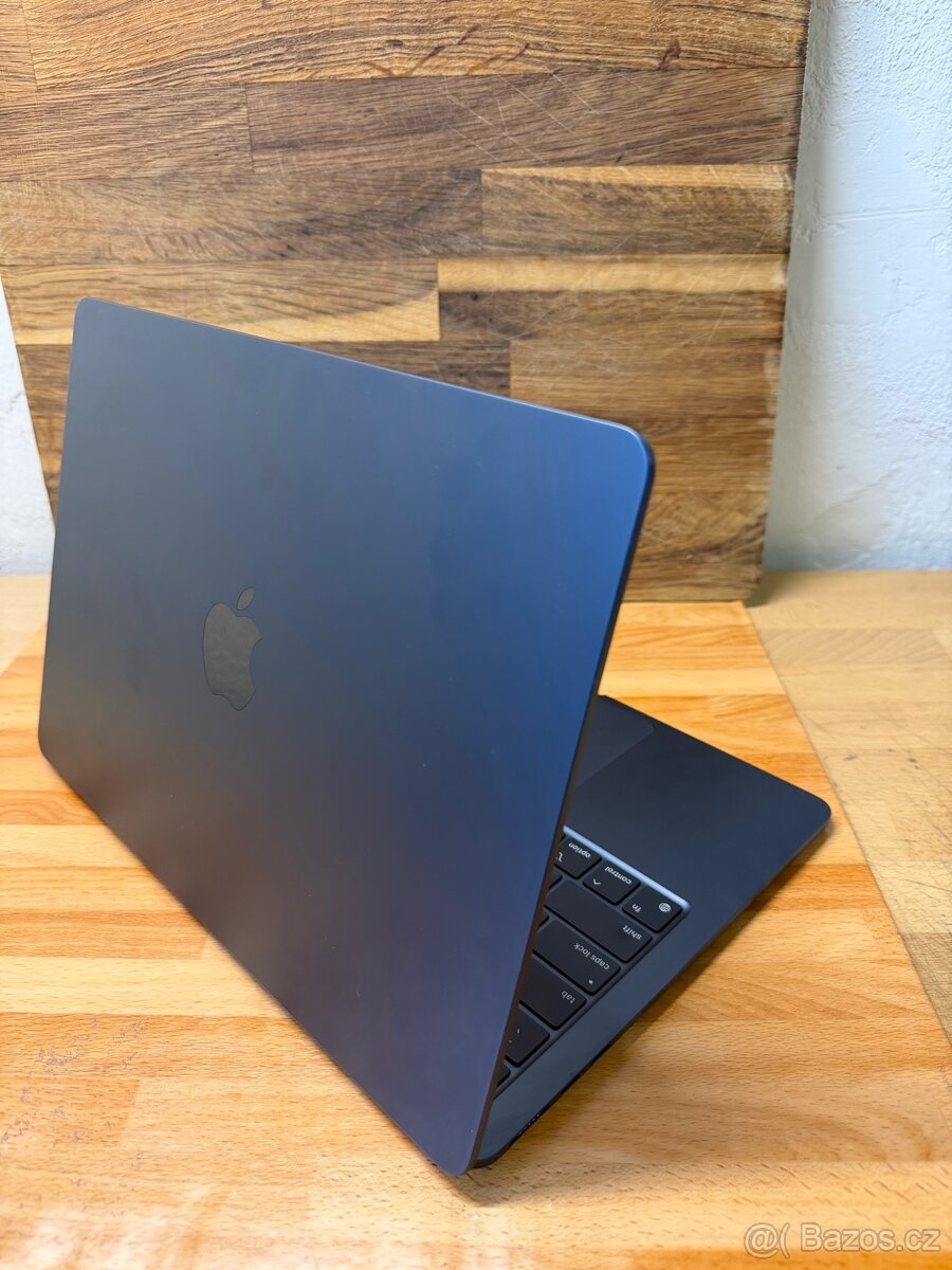 MacBook Air M3, 2025, 256GB (12 měsíců záruka) - 3