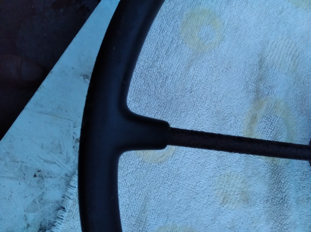 Prodám krásný nepopraskaný volant na ZETOR25 - 3