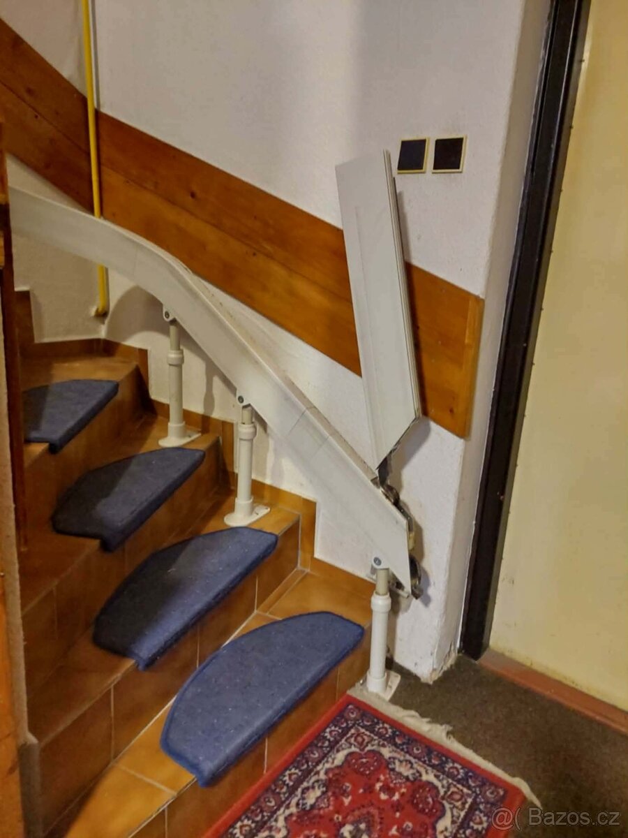 Schodistova sedacka - 3