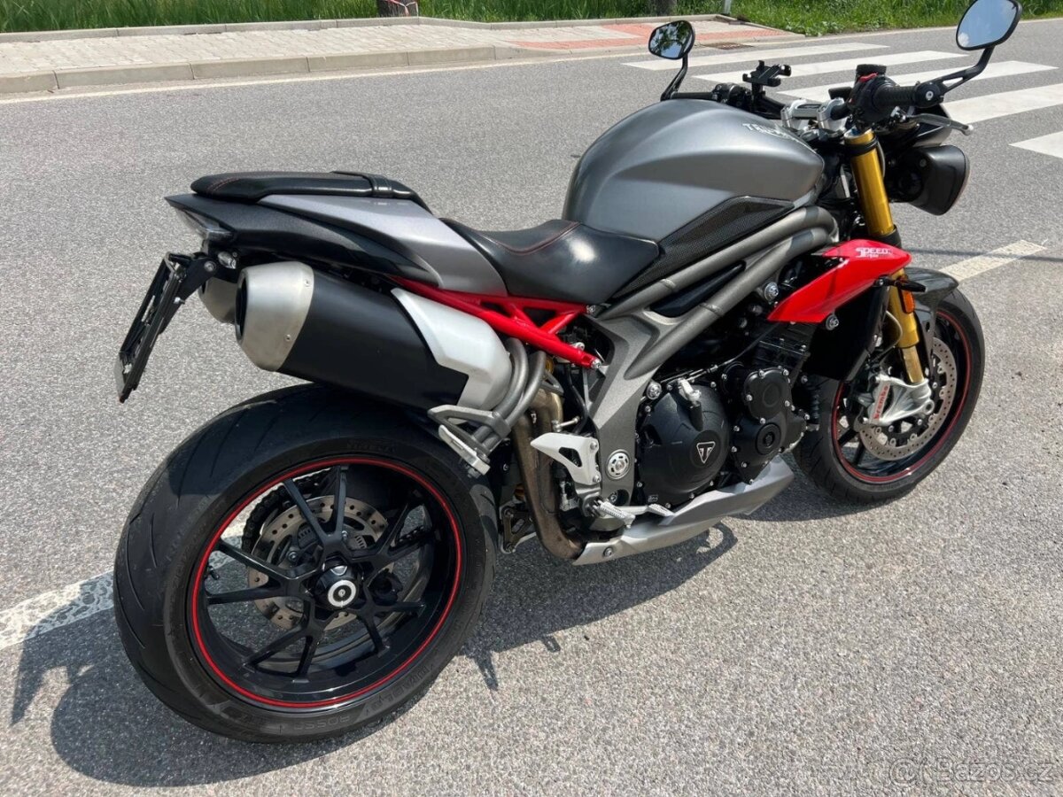 Triumph Speed Triple R - 3