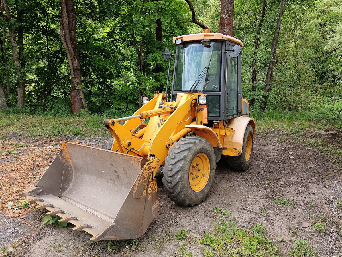 Kolový nakladač JCB 407 - - 3