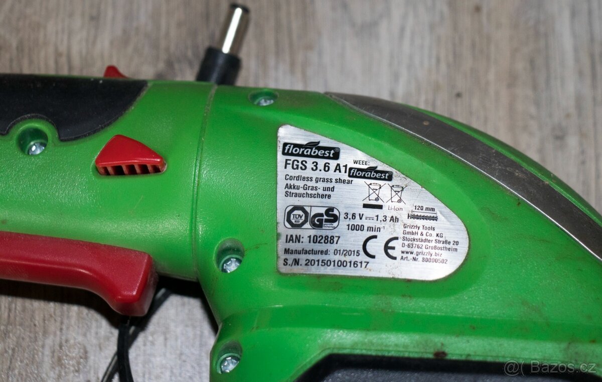 Aku nůžky na trávu a živý plot - 3