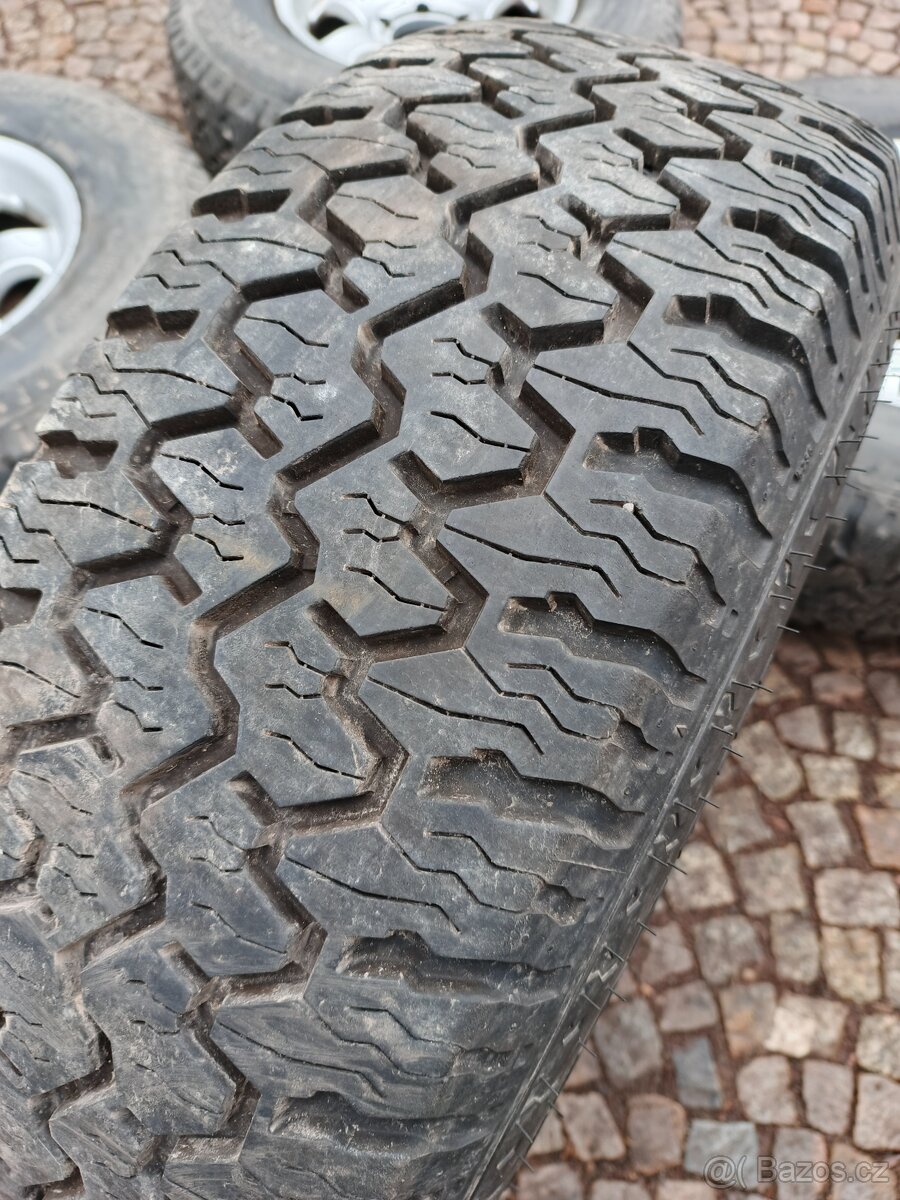 Prodám kola Hyundai 265/70 R16 - 3