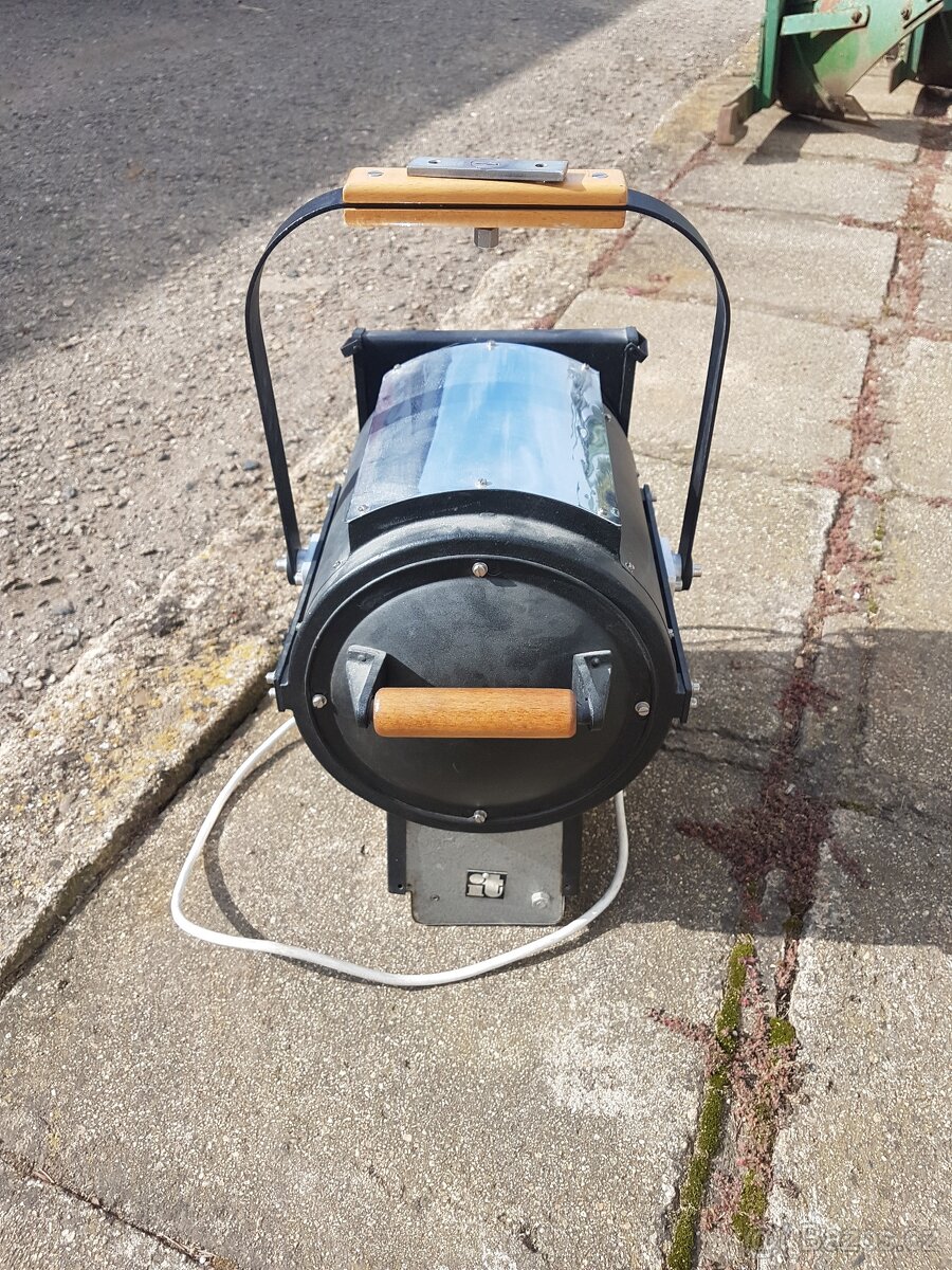 Divadelní reflektor - 3