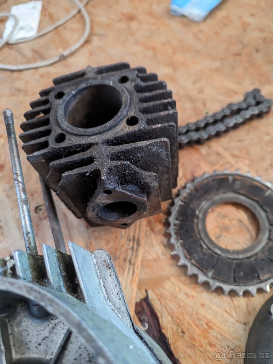 Pařez 555 pionýr polomotor - 3