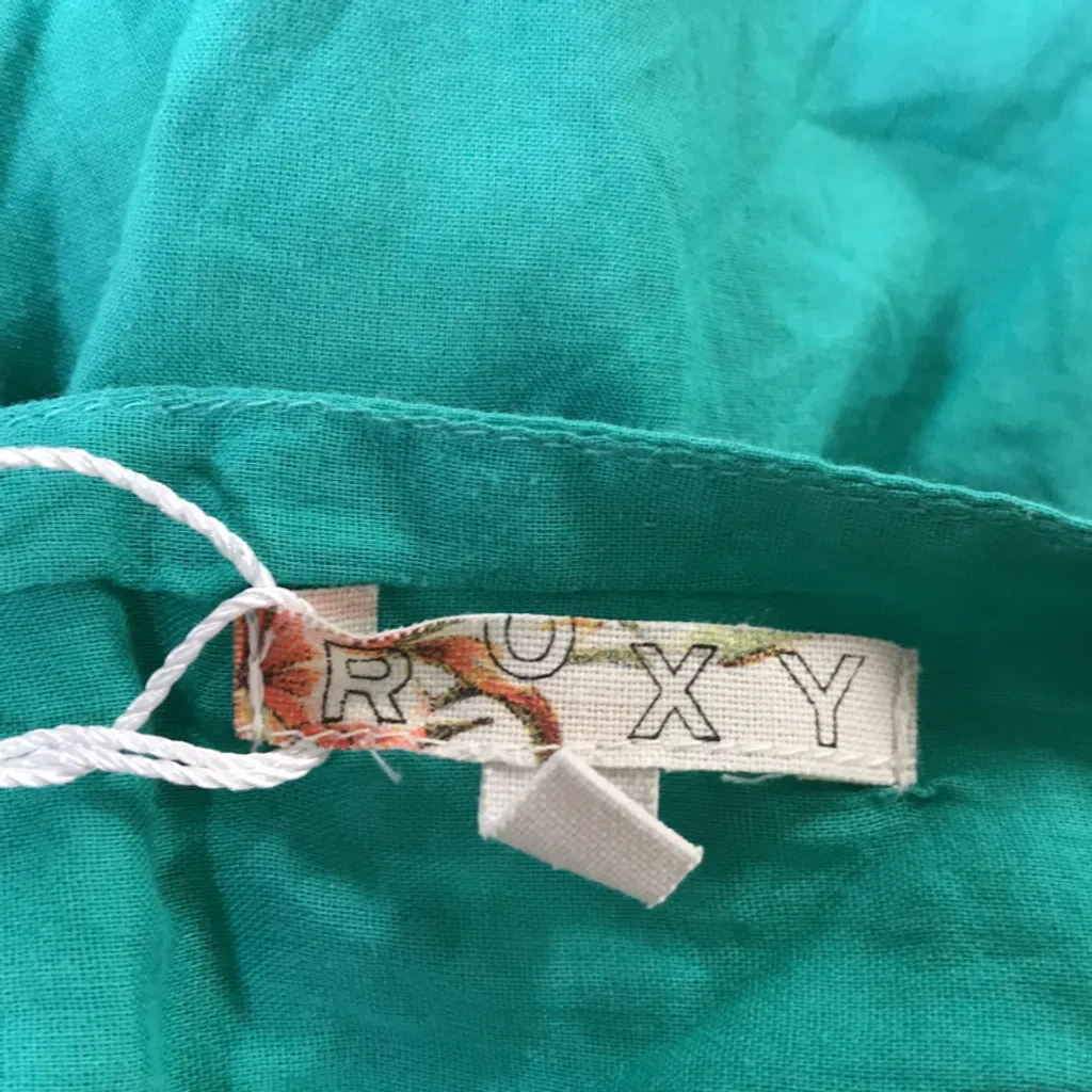 Nádherné nové šaty Roxy - 3