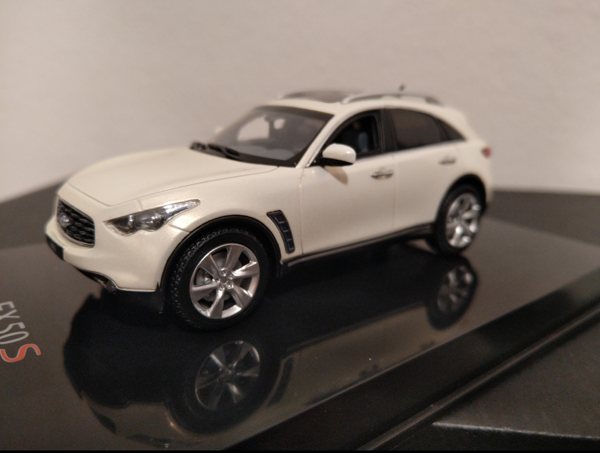 Infiniti FX 1:43 model auta nissan autoart - 3