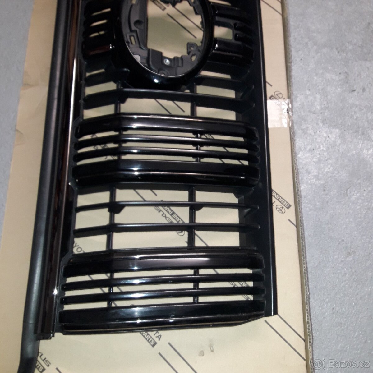 Přední maska na Toyota Land Cruiser