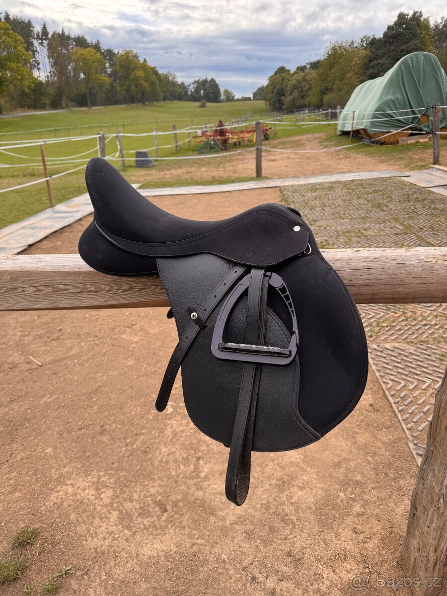 NOVÉ Sedlo univerzální Wintec Hart 2000, vel 17,5 - 3