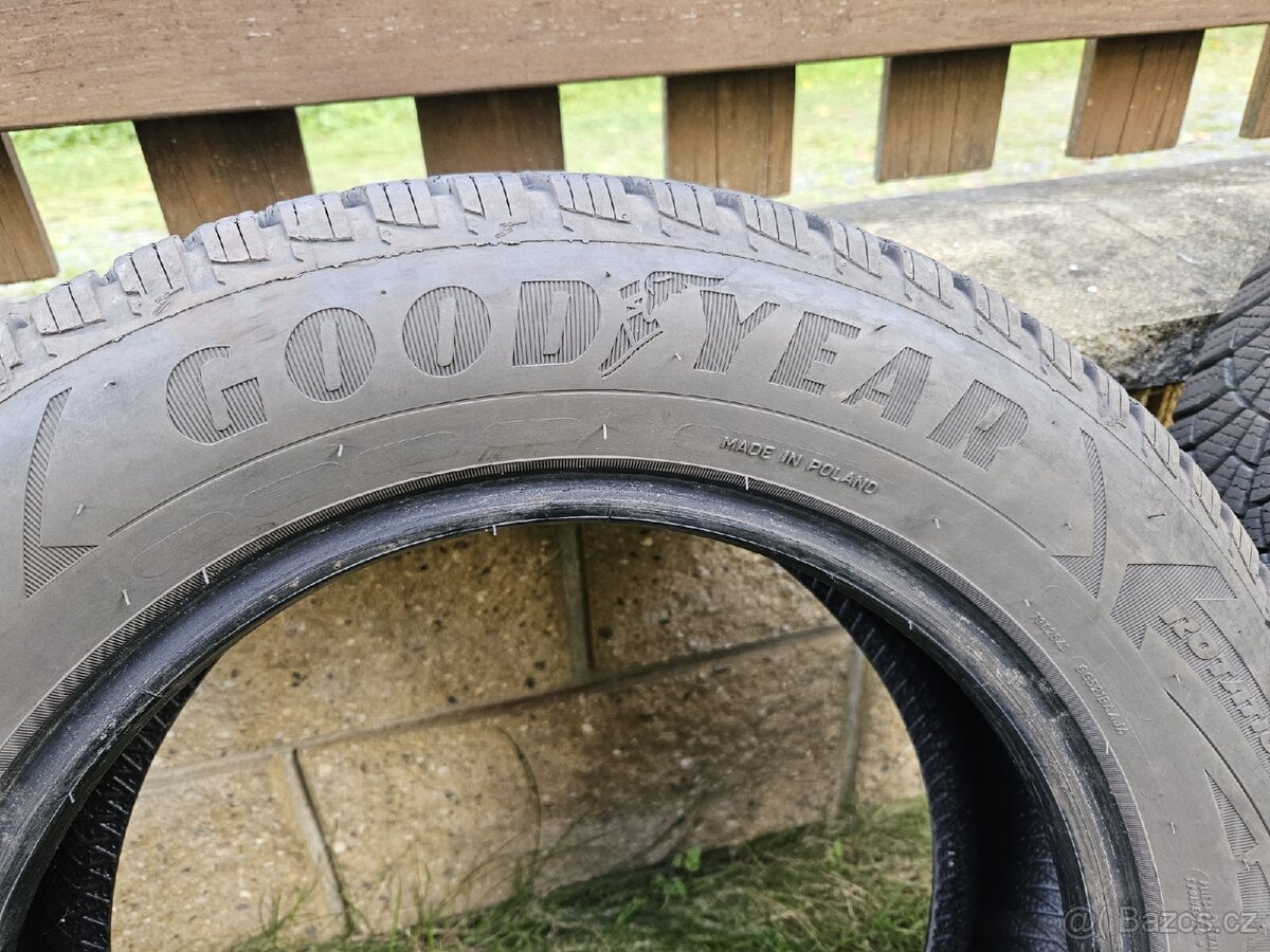 Sada zimních pneu Goodyear Ultragrip 9 185/65 R15 88T - 3