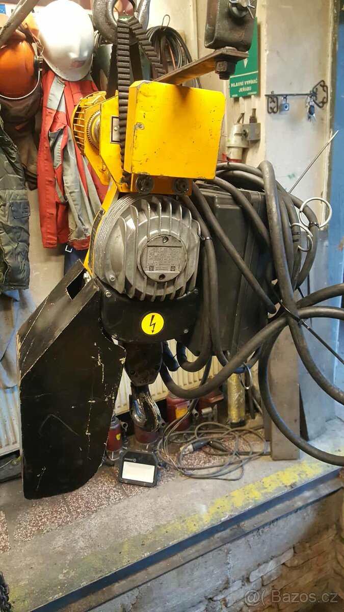 Řetězový elektrický zvedák kladkostroj 1000 Kg - 3