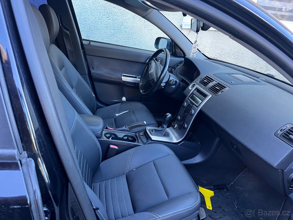 Prodám nepojízdné Volvo V50 - 3
