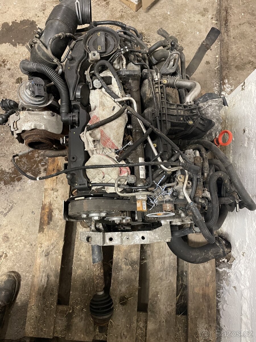 Prodám motor na díly 1.6 tdi cayb - 3