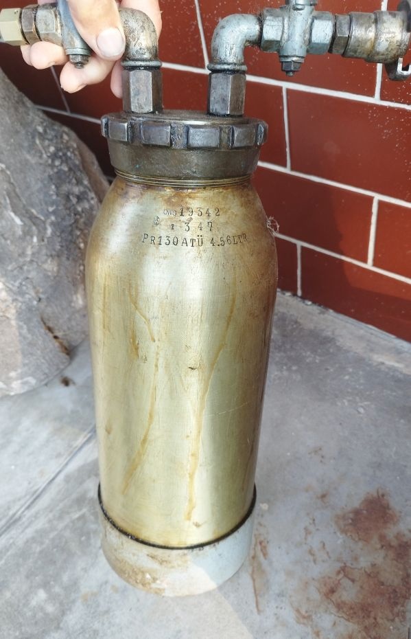 Kompresor + láhev a příslušenství - 3