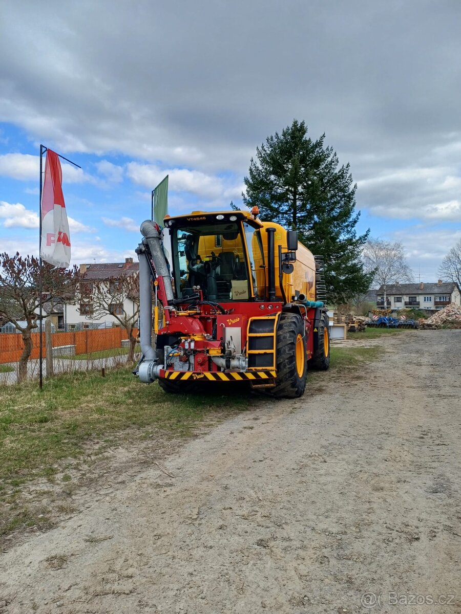 Samojízdný aplikátor Vredo VT4546 + diskový injektor ZB3 875 - 3