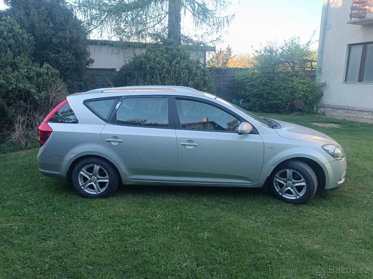 Kia Ceed 2010, 1.6 benzin - 3