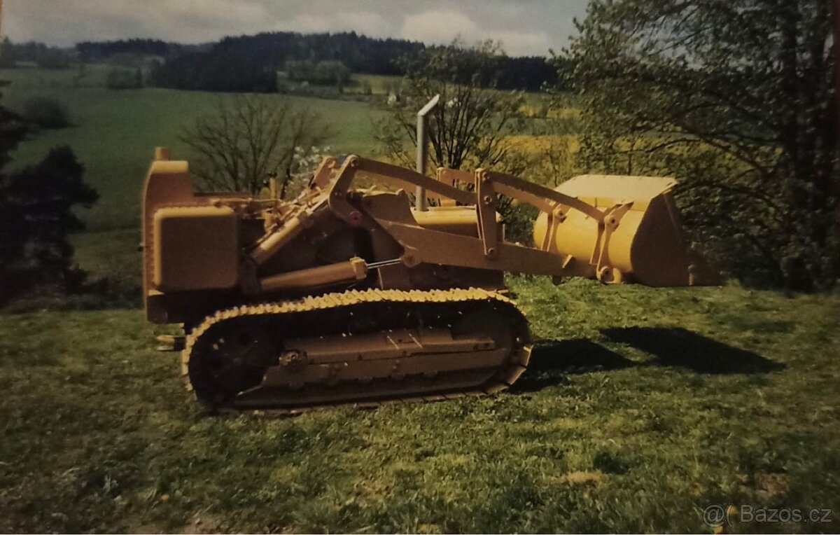 Pásový nakladač 933G - 3