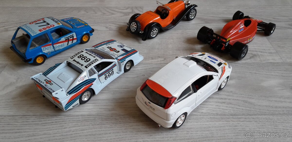 autíčka - modely Bburago 1/24 starší na díly - 3