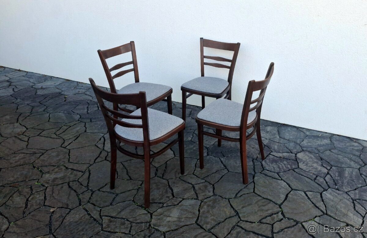 Sestava jídelních židlí a konferenčního stolku - 3