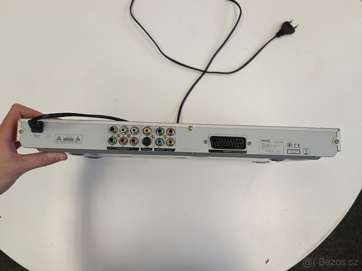 Yamada DVD-E330 - DVD přehrávač s DivX (s ovladačem) - 3