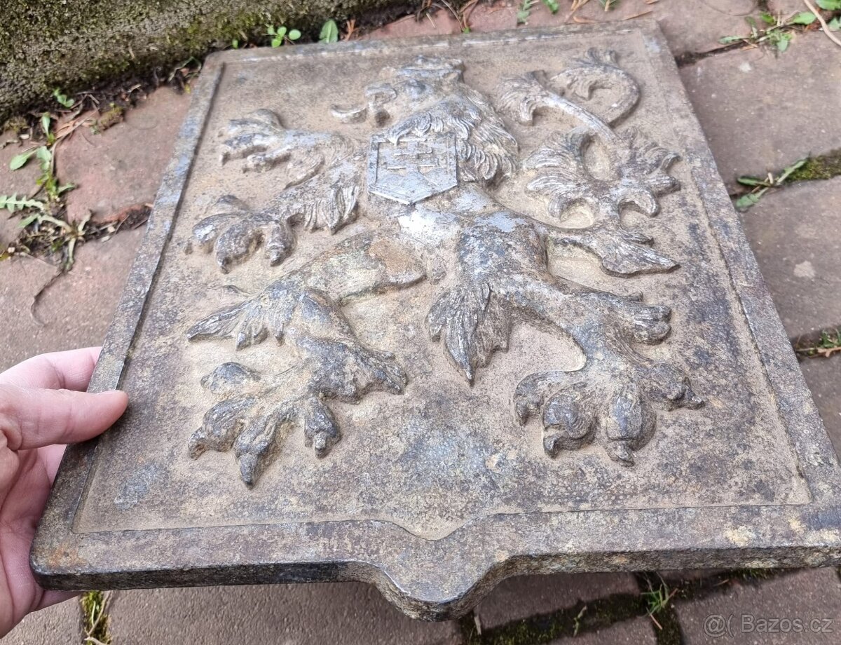 Znak lev litý kovový 1.republika - 3