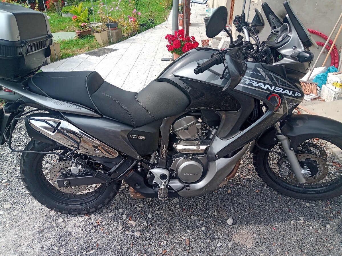 Honda transalp 700