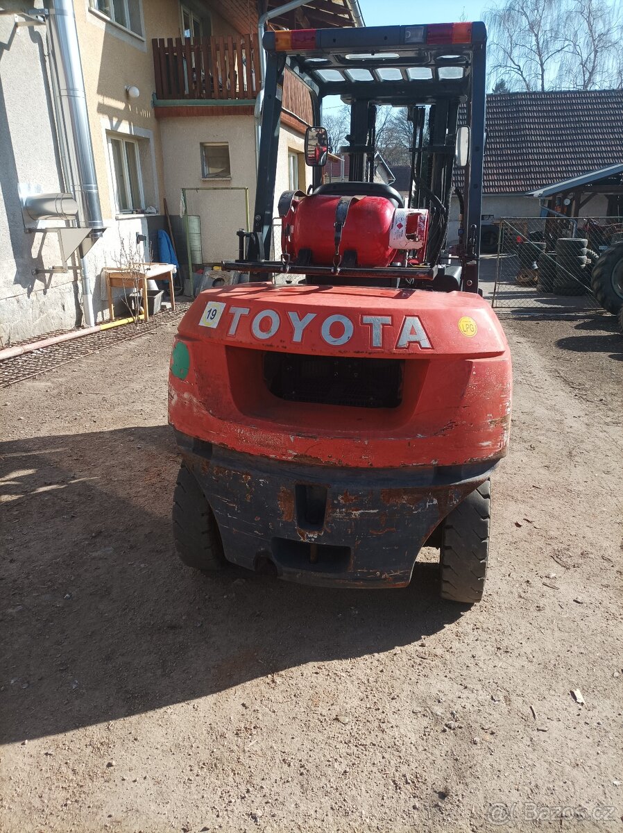 Vysokozdvižný vozík, Ještěrka,,Zdvižka,Toyota SAS 45 - 3